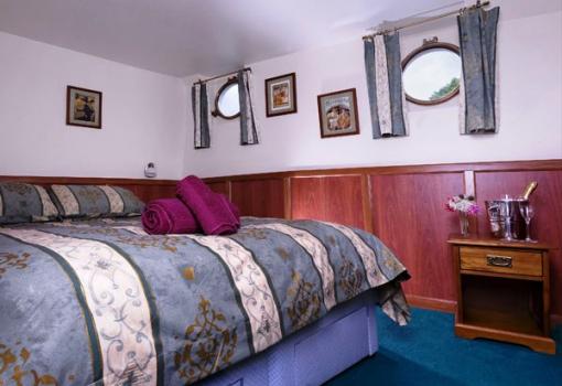 Con confortables cabinas, algunas con cama de matrimonio